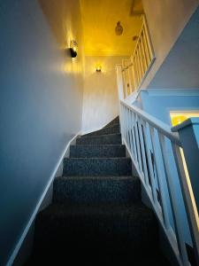 Ảnh trong thư viện ảnh của Guest house with private rooms and shared bathroom near Luton and Dunstable Hospital and Leagrave Train Stn ở Luton