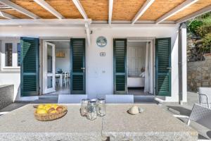 a table with a bowl of fruit on a patio at Casa Melete - Goelba in Seccheto
