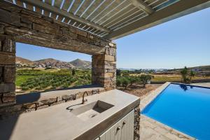 Photo de la galerie de l'établissement Villa Okyalos - Purely Greek, à Livadeia 16 autres photos