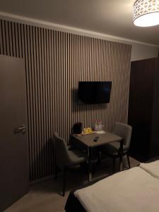 TV a/nebo společenská místnost v ubytování Löwen Hotel