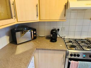 Ảnh trong thư viện ảnh của Guest house with private rooms and shared bathroom near Luton and Dunstable Hospital and Leagrave Train Stn ở Luton