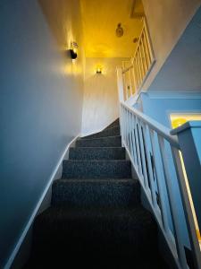 Ảnh trong thư viện ảnh của Guest house with private rooms and shared bathroom near Luton and Dunstable Hospital and Leagrave Train Stn ở Luton