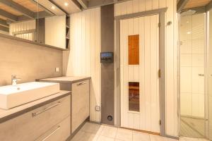 Bilik mandi di Wildgans 204 +13 gambar