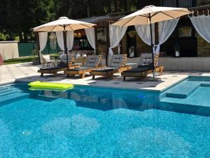 Bazén v ubytování Intimo Spa Grza nebo v jeho okolí