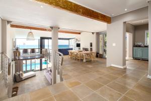 Bazén v ubytování Villa Misty Cliffs nebo v jeho okolí