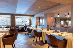 Restaurace v ubytování Mountain Hotel Mezdì