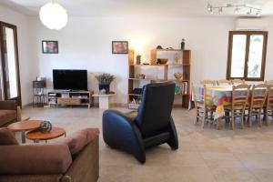 Χώρος καθιστικού στο Air-conditioned house in the Luberon with heated swimming pool in Saint Saturnin les Apt - 8 people.