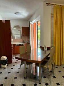 Kuchyň nebo kuchyňský kout v ubytování Apartments Šulekić