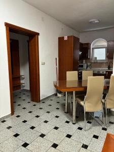 Kuchyň nebo kuchyňský kout v ubytování Apartments Šulekić