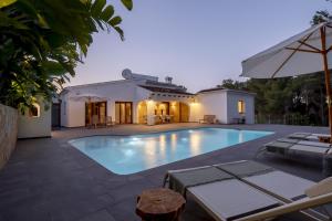 Bazén v ubytování Casa Higo nebo v jeho okolí