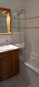 Bilik mandi di Appartement Les Menuires 6 personnes +9 gambar