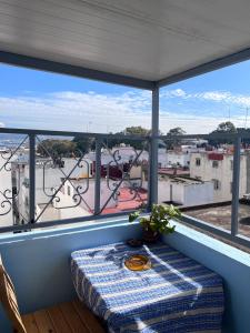 une table sur un balcon avec vue sur une ville dans l'établissement old city apartment + free couscous on Friday, à Tanger 25 autres photos
