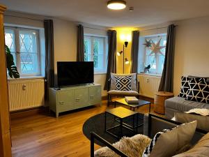TV a/nebo společenská místnost v ubytování Ferienwohnung Gartenglück