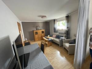 a living room with a couch and a table at Appartement am Stadtrand von Minden in Minden