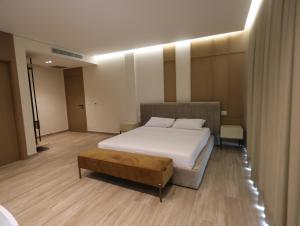 Postel nebo postele na pokoji v ubytování Avenue Hotel