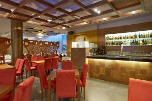 a restaurant with tables and chairs and a bar at Hotel Sancho Abarca Petit SPA in Huesca