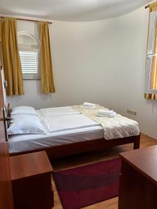 Postel nebo postele na pokoji v ubytování Apartments Šulekić
