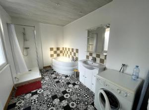 Ένα μπάνιο στο Au gîte du Roy +6 φωτογραφίες
