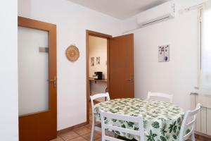 a dining room with a table and chairs at Cathedral view apartment in Palermo