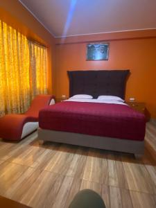 Ένα ή περισσότερα κρεβάτια σε δωμάτιο στο Hostal El Amazonas 03