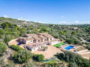 an aerial view of a house with a swimming pool at Villa Sunset Boulevard Lujo in Puntiró