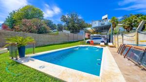 a swimming pool in the yard of a house at Cabaña La iluminada in Tandil