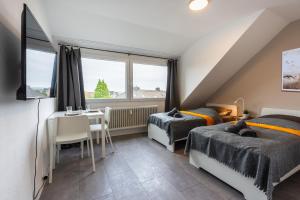 TV a/nebo společenská místnost v ubytování Geräumige Wohnung in Baesweiler für 7 Personen