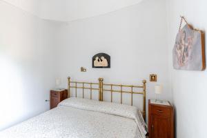 A bed or beds in a room at Villa Isabella