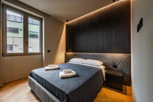 A bed or beds in a room at Luxury Suite with View Steps from the Duomo