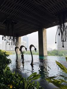 Hồ bơi trong/gần Apt Sudirman Suite 3BR With Infinity Pool & Netflix by Damaresa
