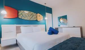 Postel nebo postele na pokoji v ubytování Bakour Punta Cana Suites