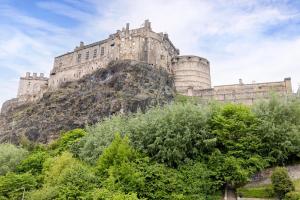 Imagen de la galería de Castle View Apartment in the heart of historic Old Town, en Edimburgo