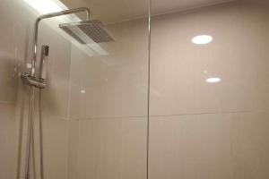 Koupelna v ubytování Maxx Hotel Makati