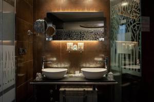a bathroom with two sinks on a counter at Hotel Sancho Abarca Petit SPA in Huesca