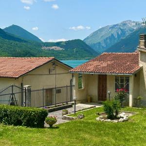 a house with a view of a lake and mountains at Casa Vacanze Domus Angela in Barrea