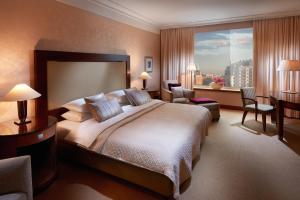 Posteľ alebo postele v izbe v ubytovaní Regent Warsaw Hotel