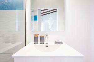 A bathroom at Gîte Dalina