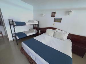 Postel nebo postele na pokoji v ubytování Hotel Los Puentes Comfacundi