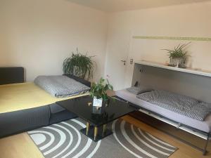 a room with two beds with plants on them at Casa Pippi Lotta in Gießen