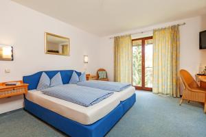 Postel nebo postele na pokoji v ubytování Hotel Zum Forst