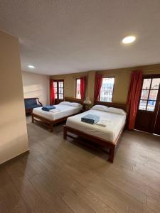Postel nebo postele na pokoji v ubytování Hotel Casa Colonial Montufar