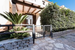 a gate in front of a house with plants at Casa Vacanza Azzurra 4 in San Vito lo Capo +22 photos