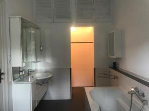 a bathroom with a tub and a sink and a tub at 2 Zimmer-Apartment 72 qm bei Berlin in Velten