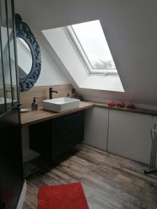 Kuchyň nebo kuchyňský kout v ubytování Chez Hortense 56