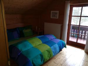 Chalet Dreibubenhaus.客房内的一张或多张床位
