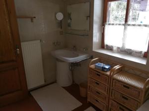 Koupelna v ubytování Chalet Dreibubenhaus. + 25 fotografií