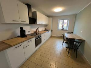 Η κουζίνα ή μικρή κουζίνα στο Ferienwohnung Seeromantik