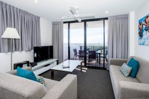 TV a/nebo společenská místnost v ubytování Synergy Broadbeach - Official