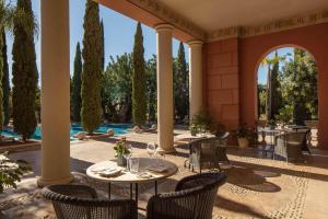 Бассейн в Anantara Villa Padierna Palace Benahavís Marbella Resort - A Leading Hotel of the World или поблизости