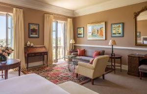 Кровать или кровати в номере Anantara Villa Padierna Palace Benahavís Marbella Resort - A Leading Hotel of the World